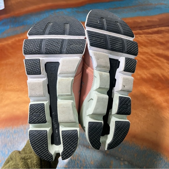 On Cloudflyer 4 Running Shoes Peach Aloe size 8.5 Sneakers - Picture 11 of 14